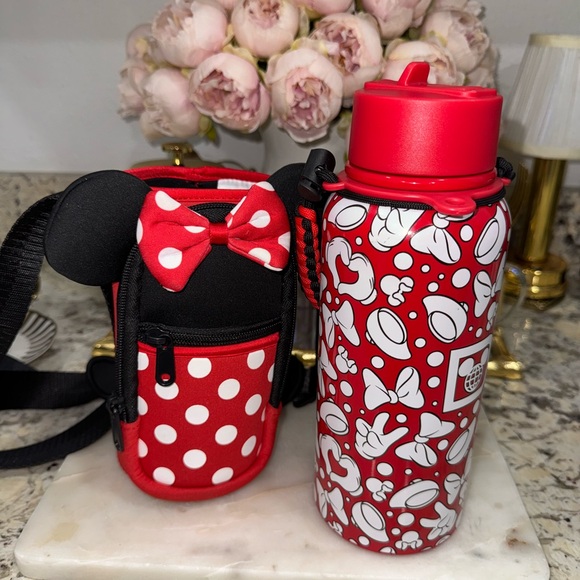 ❤️unlimited edition. ❤️Disney Red and White Water Bottle with Case - Picture 8 of 10